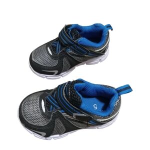 Baby  girl sneakers Garanimals shoe multicolor size 5 two pairs